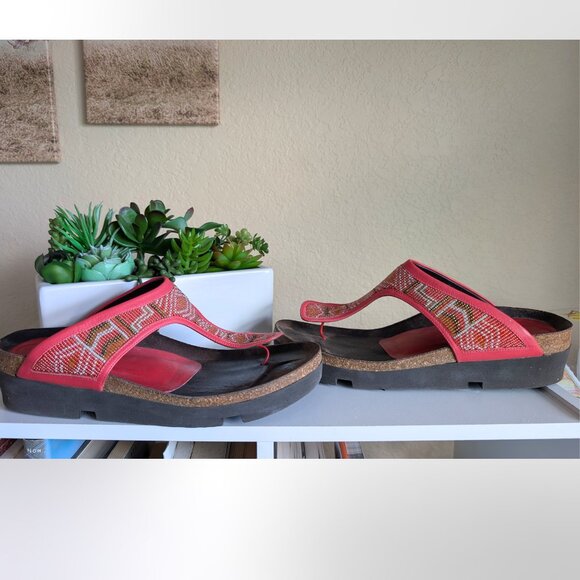 Donald J Pliner, Beaded Coral Corkbed Thong Sandals – Made in Spain – Size 9 - Picture 2 of 10